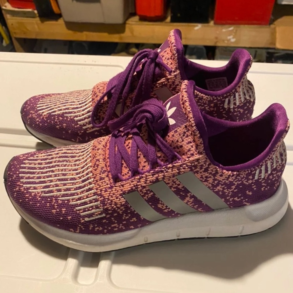 Adidas swift run sneakers